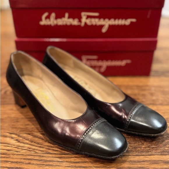 Salvatore Ferragamo Vintage Black Purple Calf Leather Connie Pump Heels Size 6.5